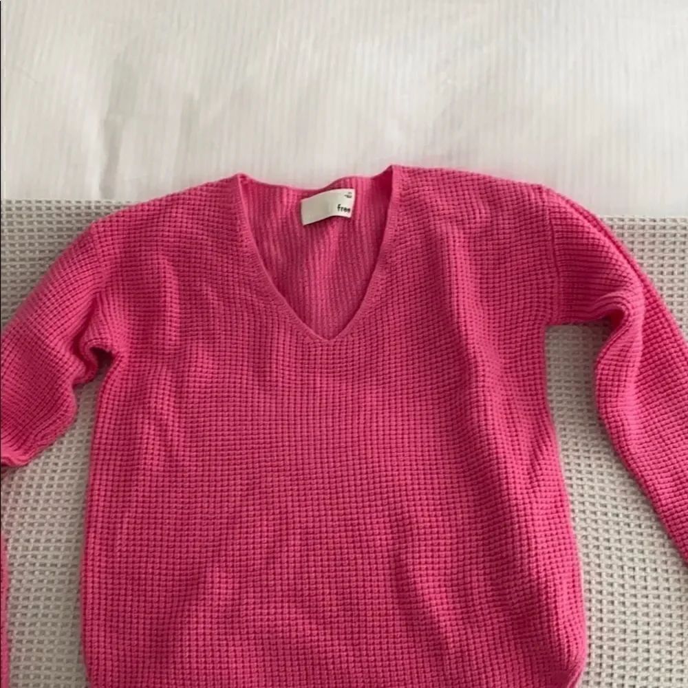 Aritzia sweater hot pink XS
